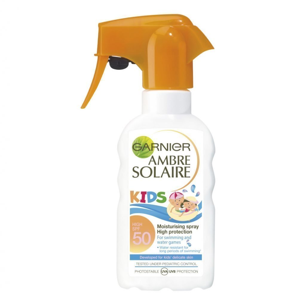 Спрей от солнца. Гарньер спрей от солнца 50. Garnier Ambre solaire SPF 50 Kids спрей. Гарньер спрей солнцезащитный 50 детский. Крем Амбр Солер 50 от солнца.